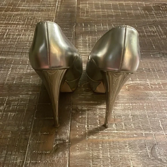 Ruthie Davis gold patent platform pumps. Sz 40 - Picture 3 of 5